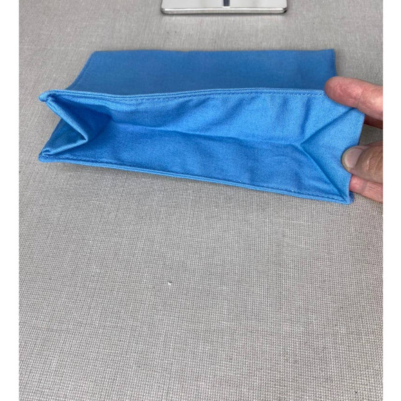 Gucci beauty light‎ blue travel pouch - Picture 3 of 9